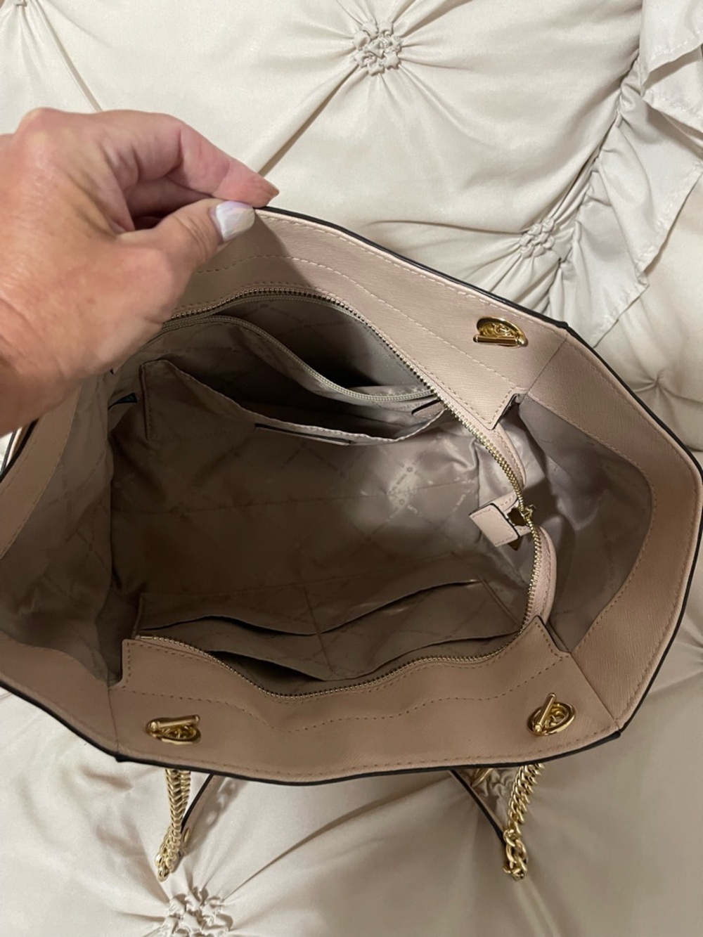 Michael Kors Blush Saffiano Leather Tote with Gold Chain Details - Picture 4 of 9